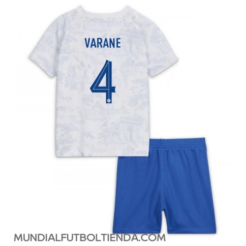 Camiseta Francia Raphael Varane #4 Segunda Equipación Replica Mundial 2022 para niños mangas cortas (+ Pantalones cortos)